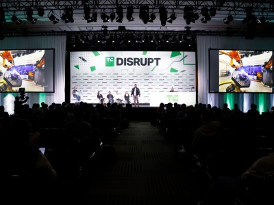 تحلیل اثر هوش مصنوعی بر استخدام در TechCrunch Disrupt 2025